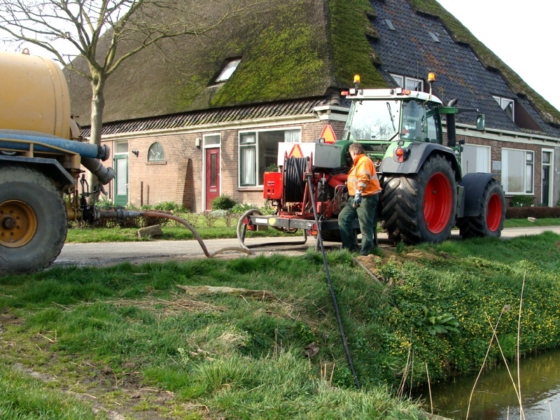 Duiker doorspuiten en reinigen